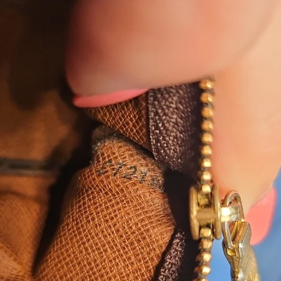 Louis Vuitton Brown Monogram Key Cles - Picture 11 of 13